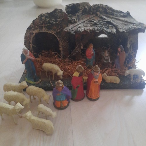 Weihnachtsgrippe mit figuren - weihnachtsgrippe,