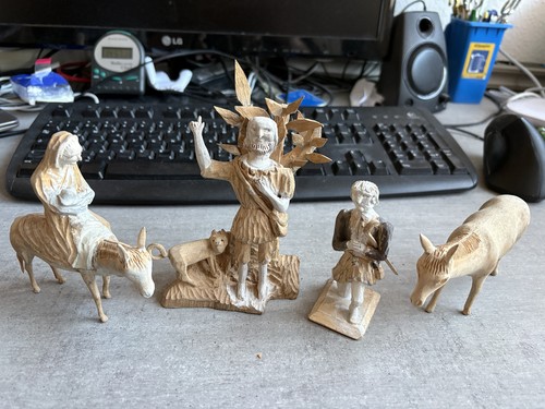 Alte geschnitzte figuren - 4,
